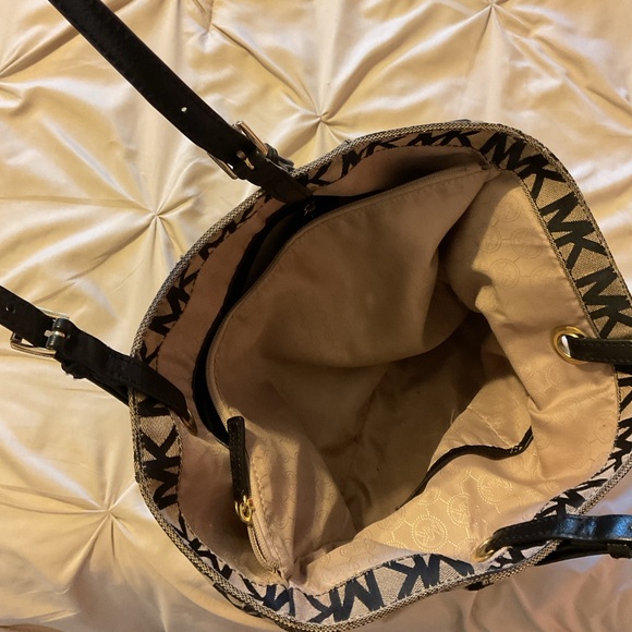 Michael Kors Signature Initials Purse - Picture 3 of 3